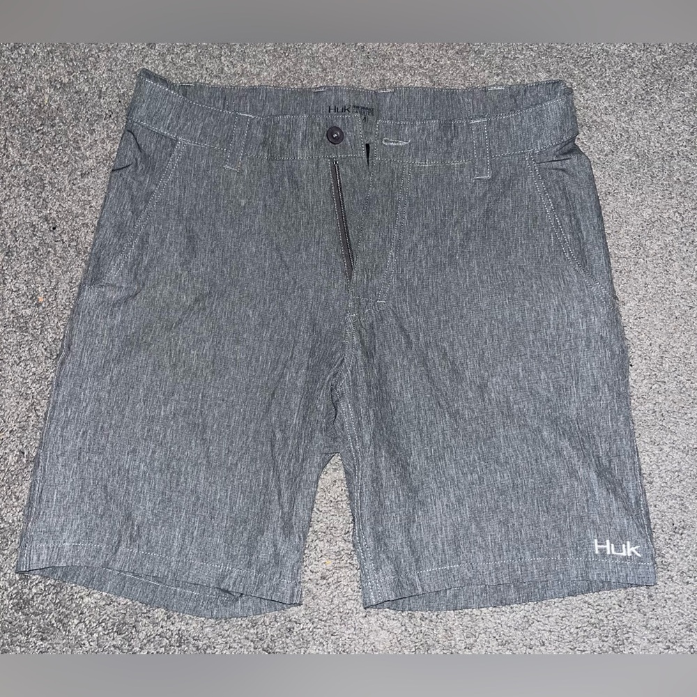 Men’s Fishing Shorts - HUK - Size Medium - Performance Comfort